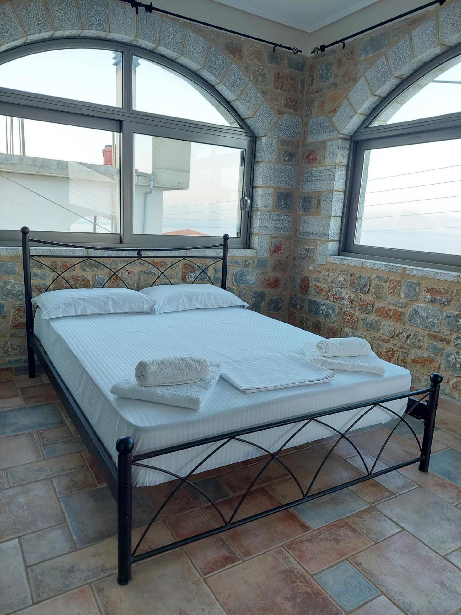 Golden Sunrise Apartamento Gytheio Exterior foto